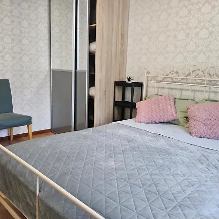 Spacious With Balcony! Apartmán *